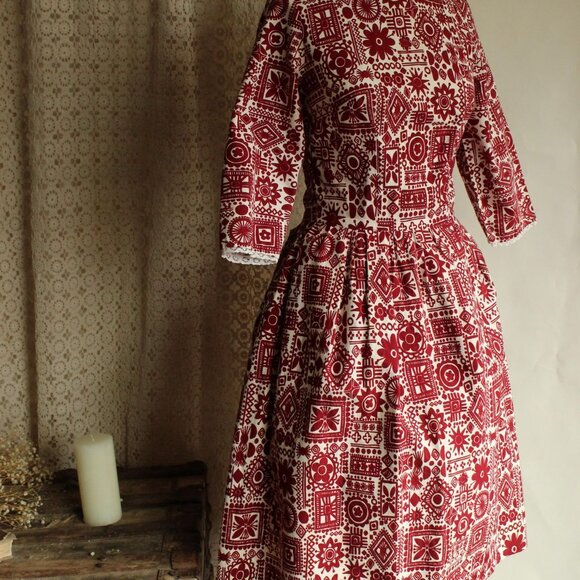 Vintage 1950s Dress, Red and White Cotton Fit and Flare with Lace Trim - Picture 9 of 13
